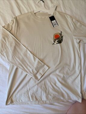 Original Use Cream Long Sleeve Tee with Desert Skull Graphic MEDIUM NWT